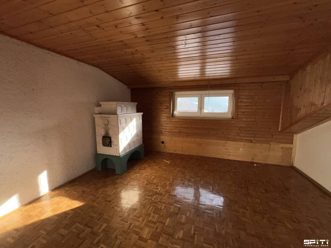 Vier Zimmer Wohnung mit Loggia und Kellerabteil