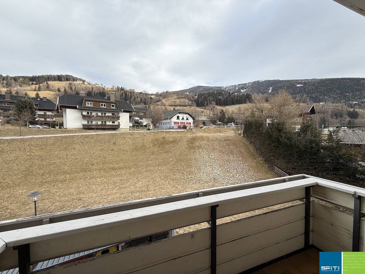Bright 3 room apartment with loggia on the 2nd floor