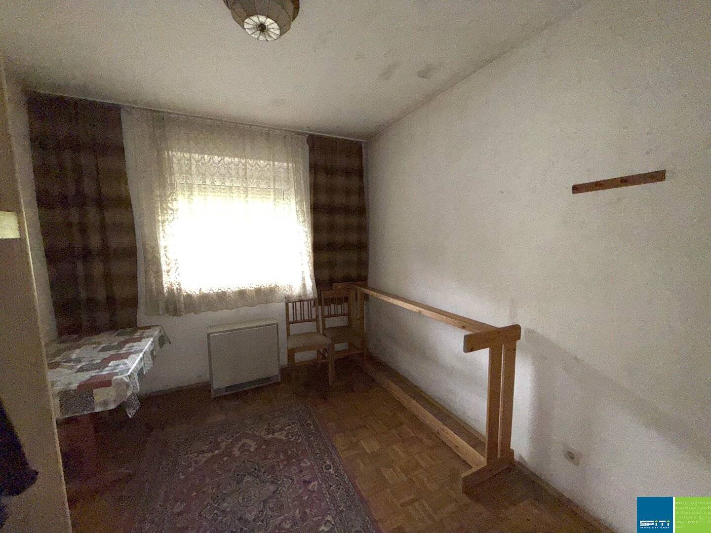 Erdgeschosswohnung mit Terrasse und Parkplatz