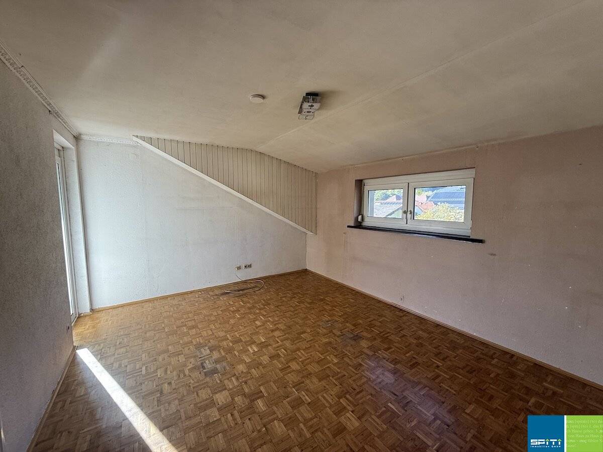Top floor apartment with loggia and parking space
