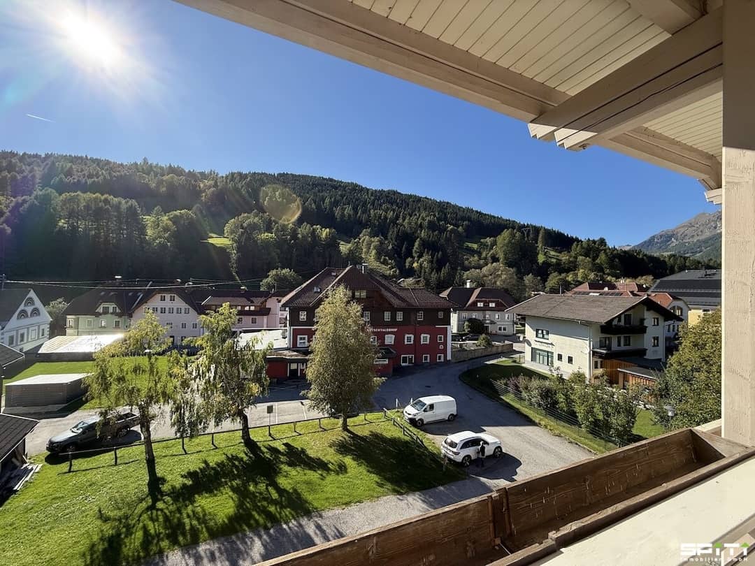 Dachgeschosswohnung mit Loggia und Parkplatz