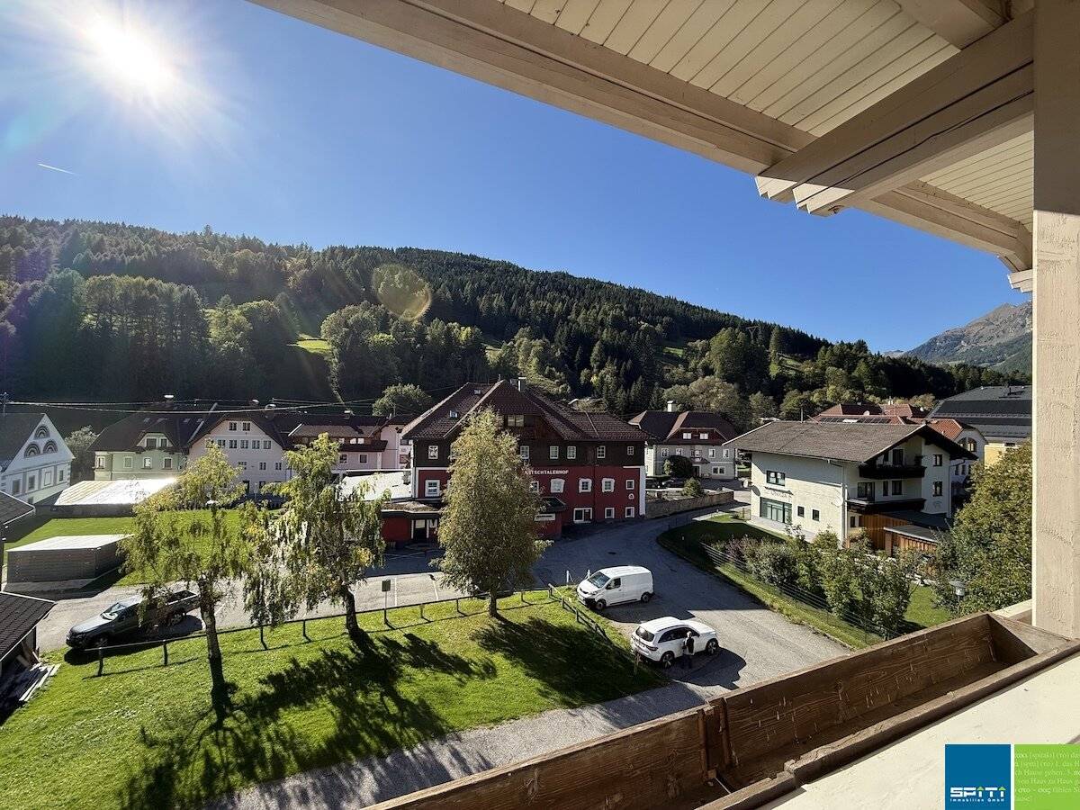 Top floor apartment with loggia and parking space