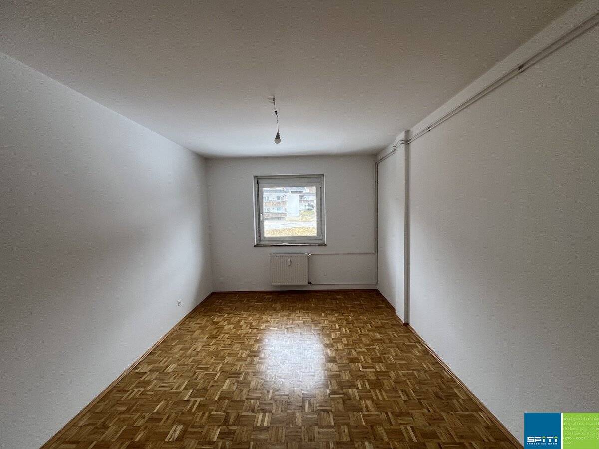 Dachgeschosswohnung mit Kellerabteil und Parkplatz in sonniger Lage