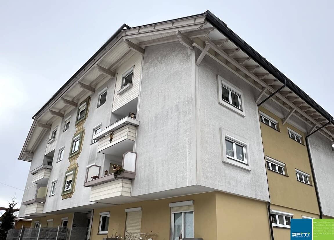 Dachgeschosswohnung mit Kellerabteil und Parkplatz in sonniger Lage