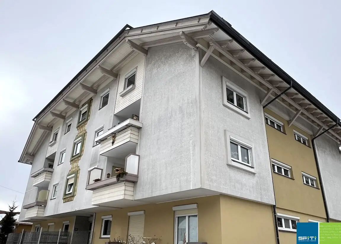Dachgeschosswohnung mit Kellerabteil und Parkplatz in sonniger Lage