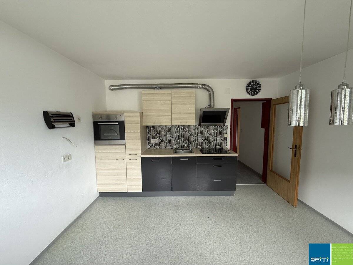 Family apartment with fireplace connection and cellar compartment