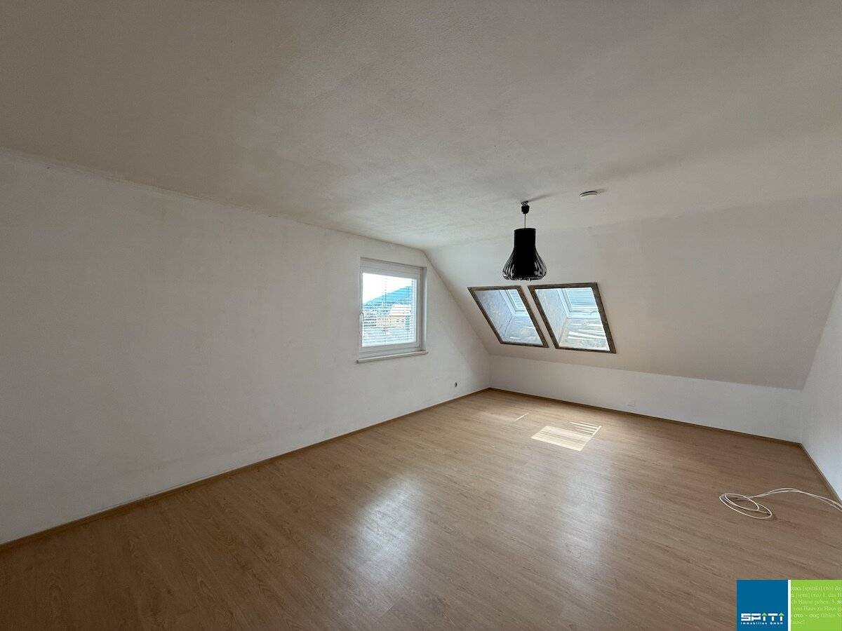 Family apartment with fireplace connection and cellar compartment