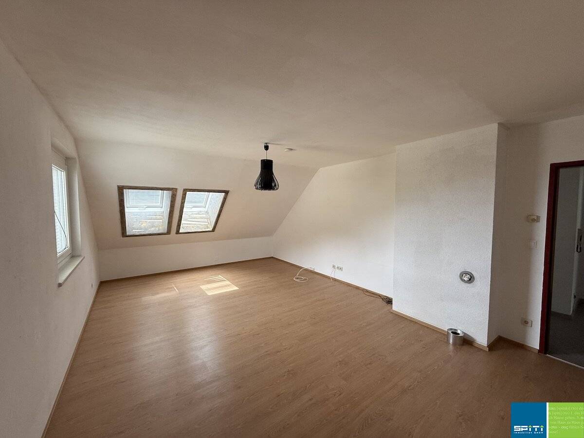 Family apartment with fireplace connection and cellar compartment