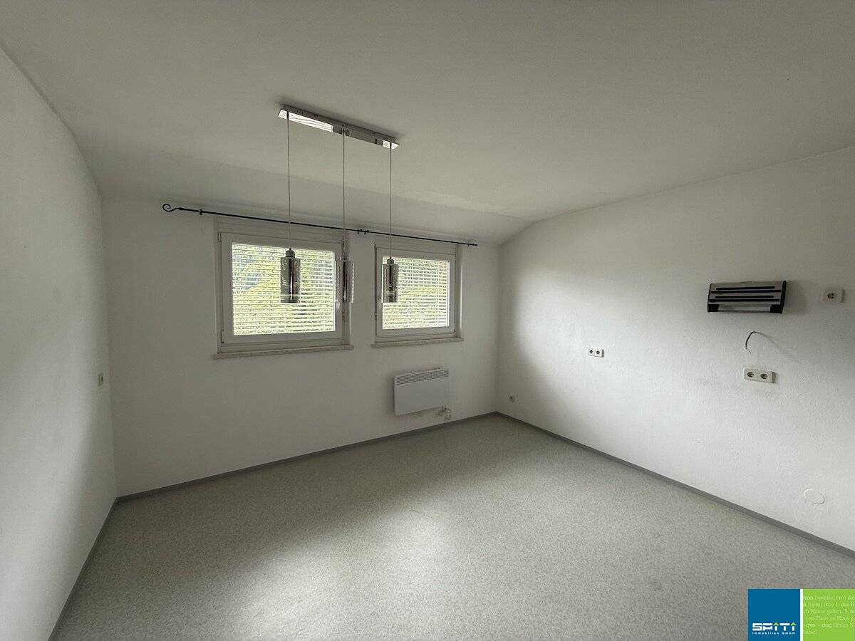 Family apartment with fireplace connection and cellar compartment