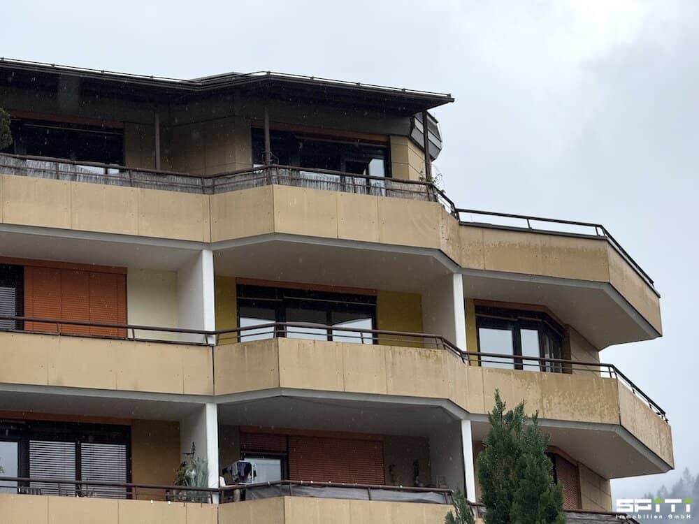 Bright apartment with balcony on the third floor