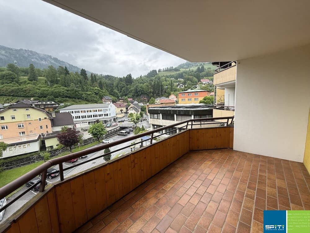 Bright apartment with balcony on the third floor
