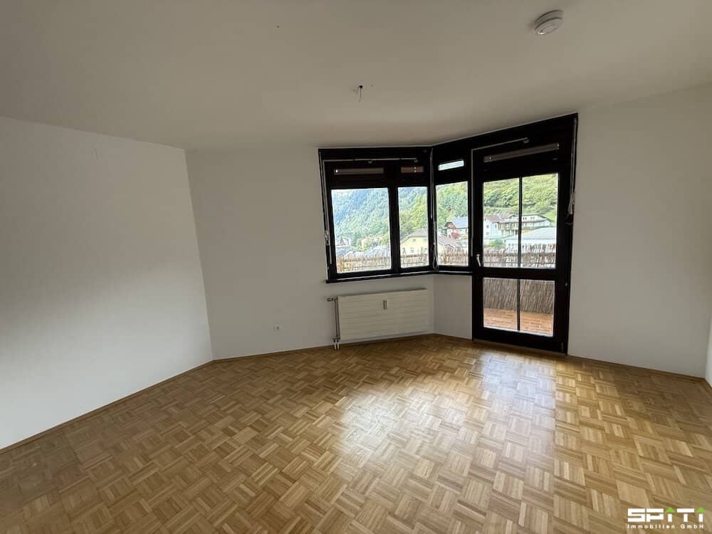 Bright apartment with balcony and elevator on the 4th floor