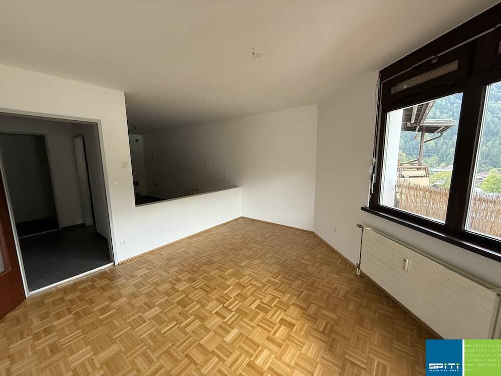 Bright apartment with balcony and elevator on the 4th floor
