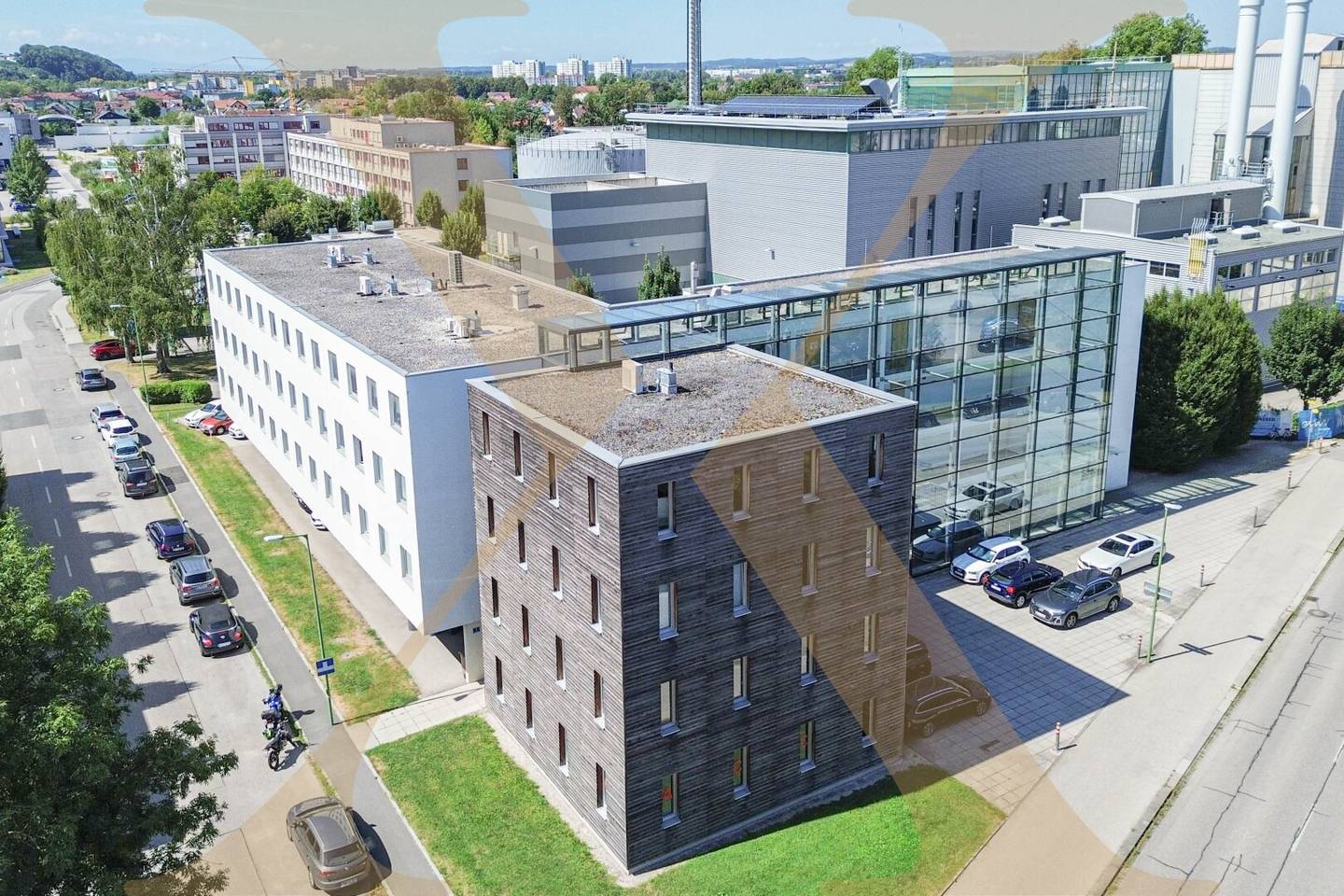 Office space with parking spaces and ideal transport connections in Wels for rent