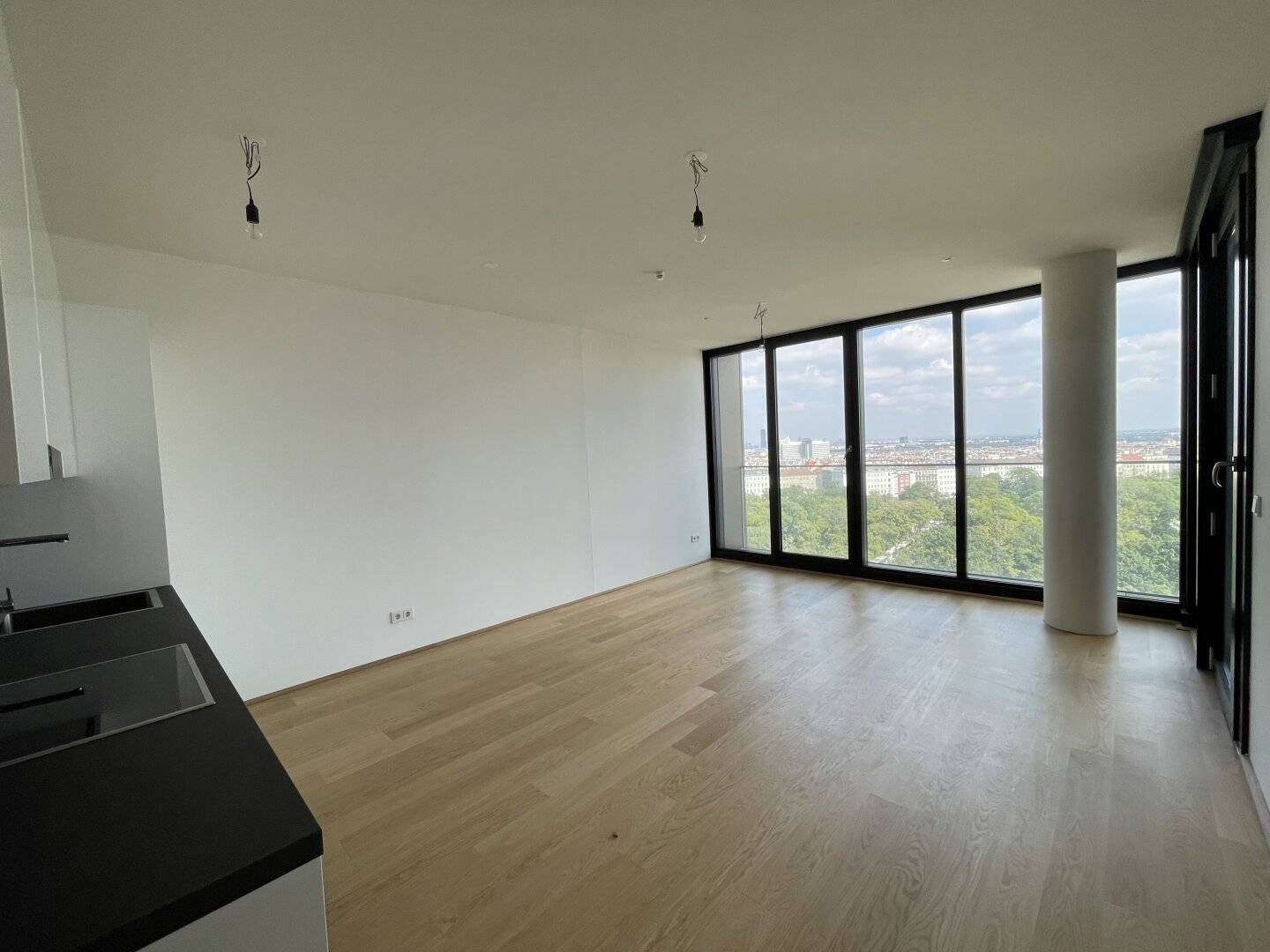 Modern apartment with loggia near Belvedere and main station