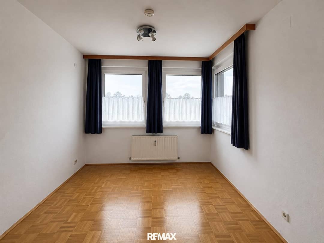 Helle Wohnung mit Südloggia und Tiefgaragenplatz