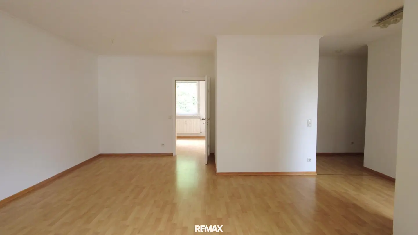 Anlegerwohnung mit Loggia und Tiefgaragenstellplatz