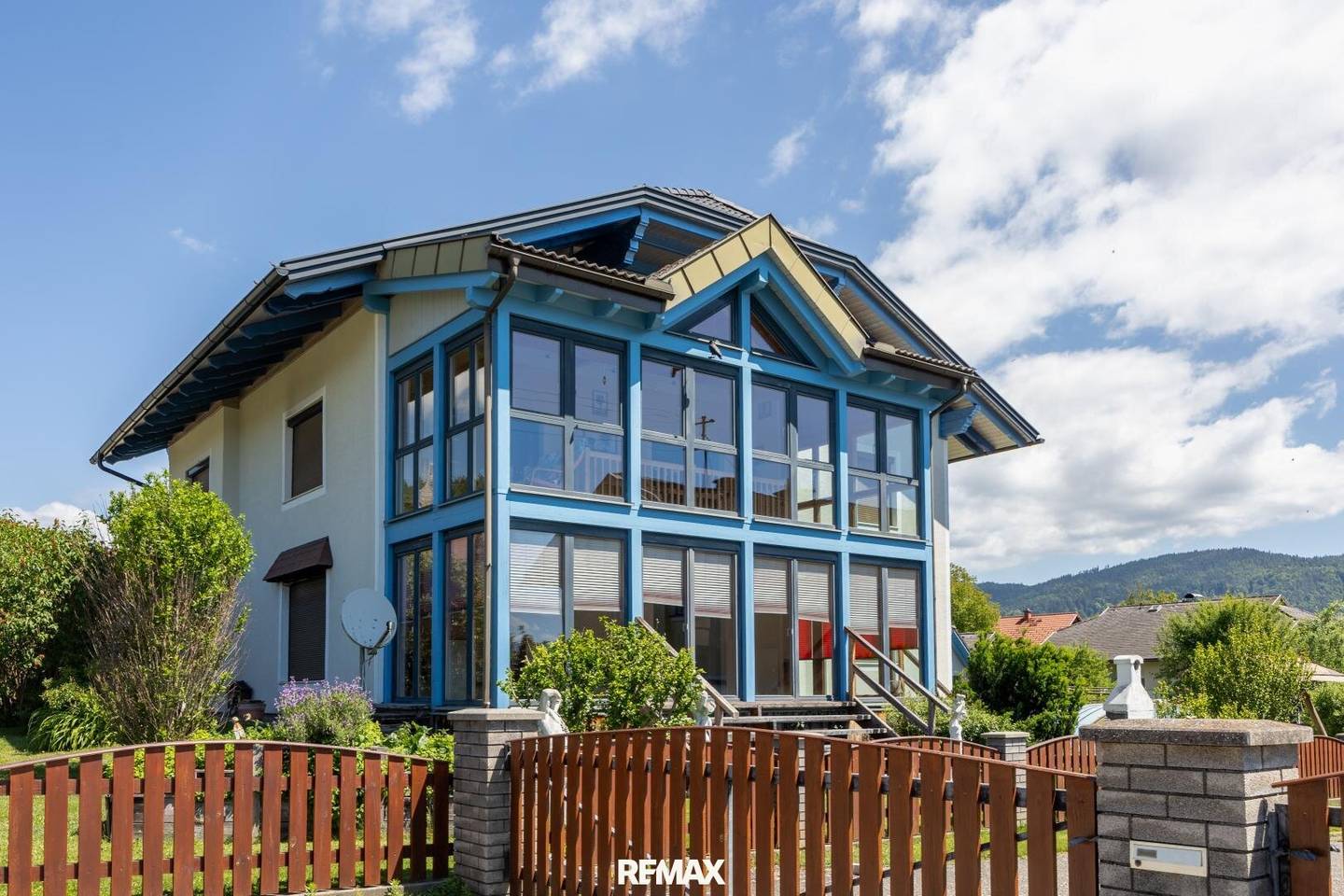 Großzügiges Anwesen mit Pool Wintergarten und Weitblick