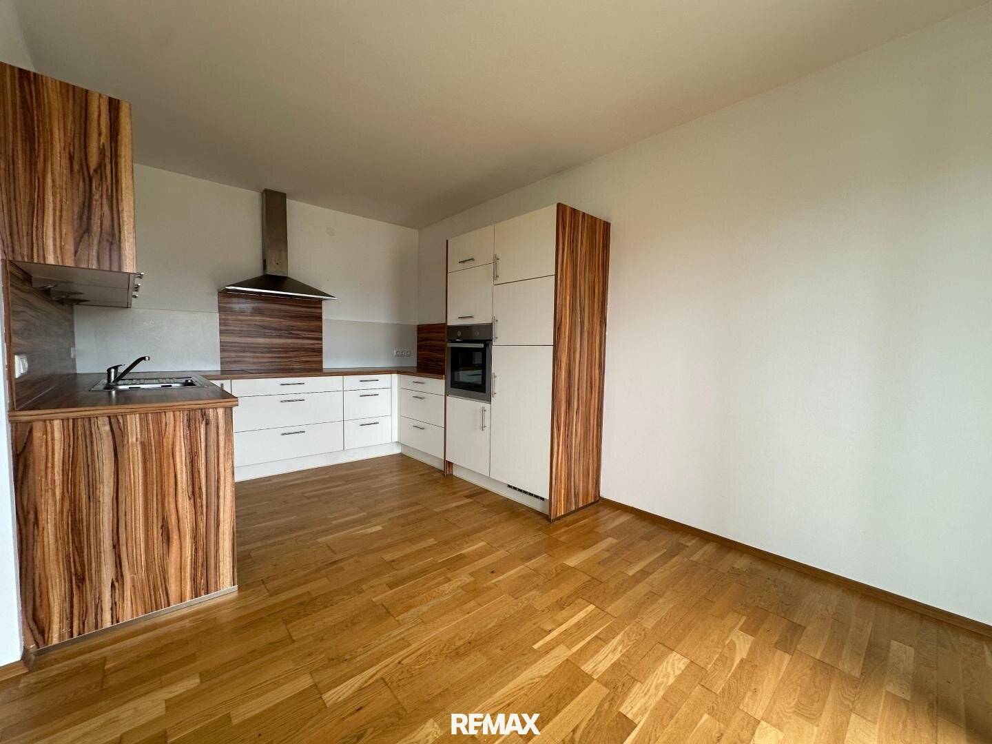 Bright 1.5 room apartment with large loggia in Viktring
