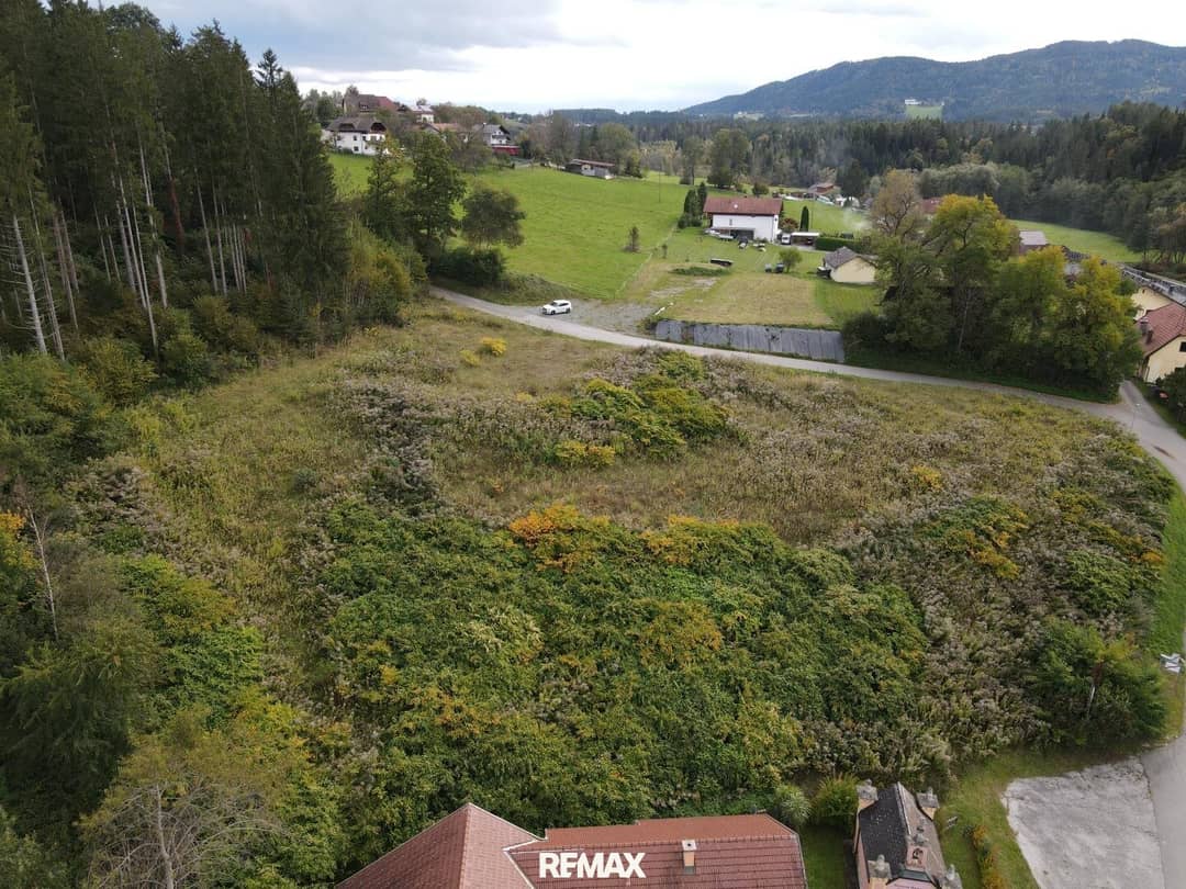 Sunny building plot with panoramic view in Feldkirchen
