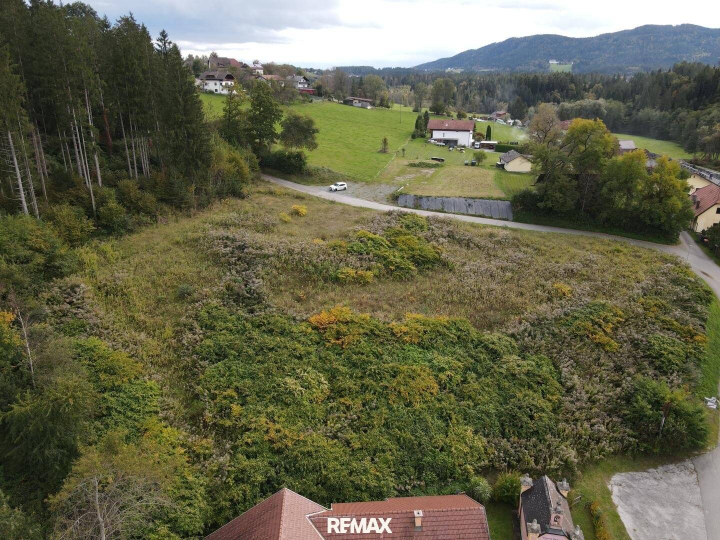 Sonniges Baugrundstück mit Fernblick in Feldkirchen