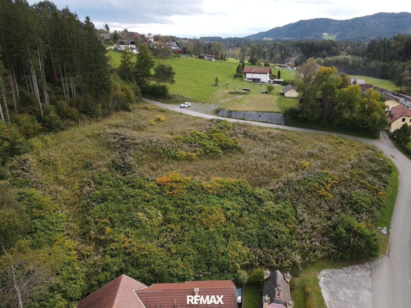 Sonniges Grundstück mit Fernblick