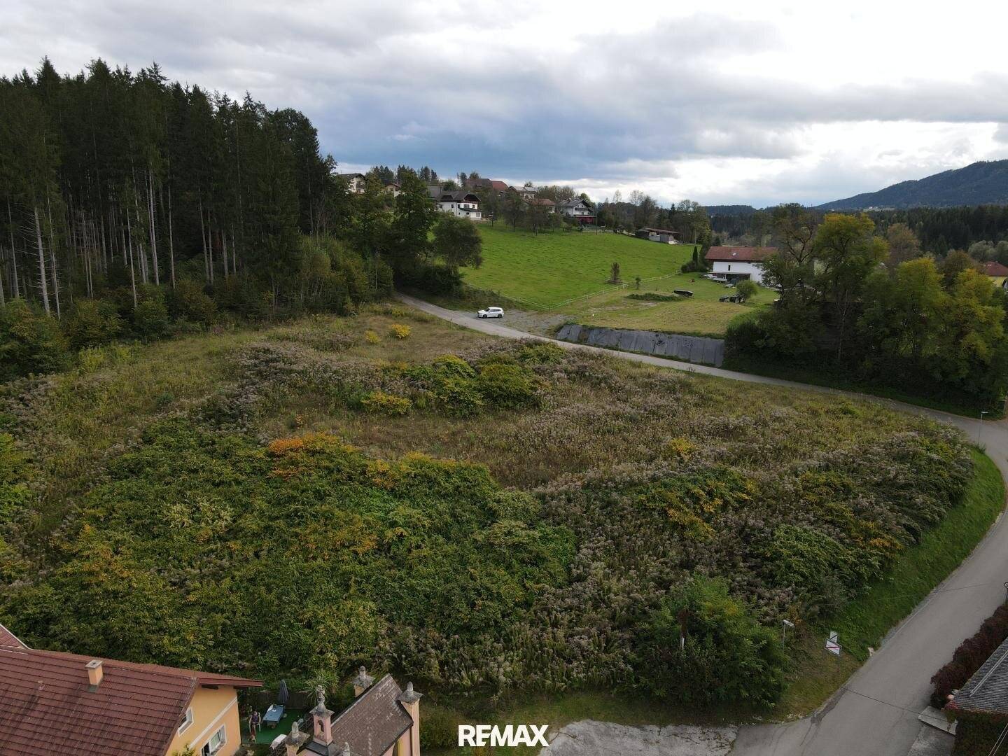 Sonniges Grundstück mit Fernblick