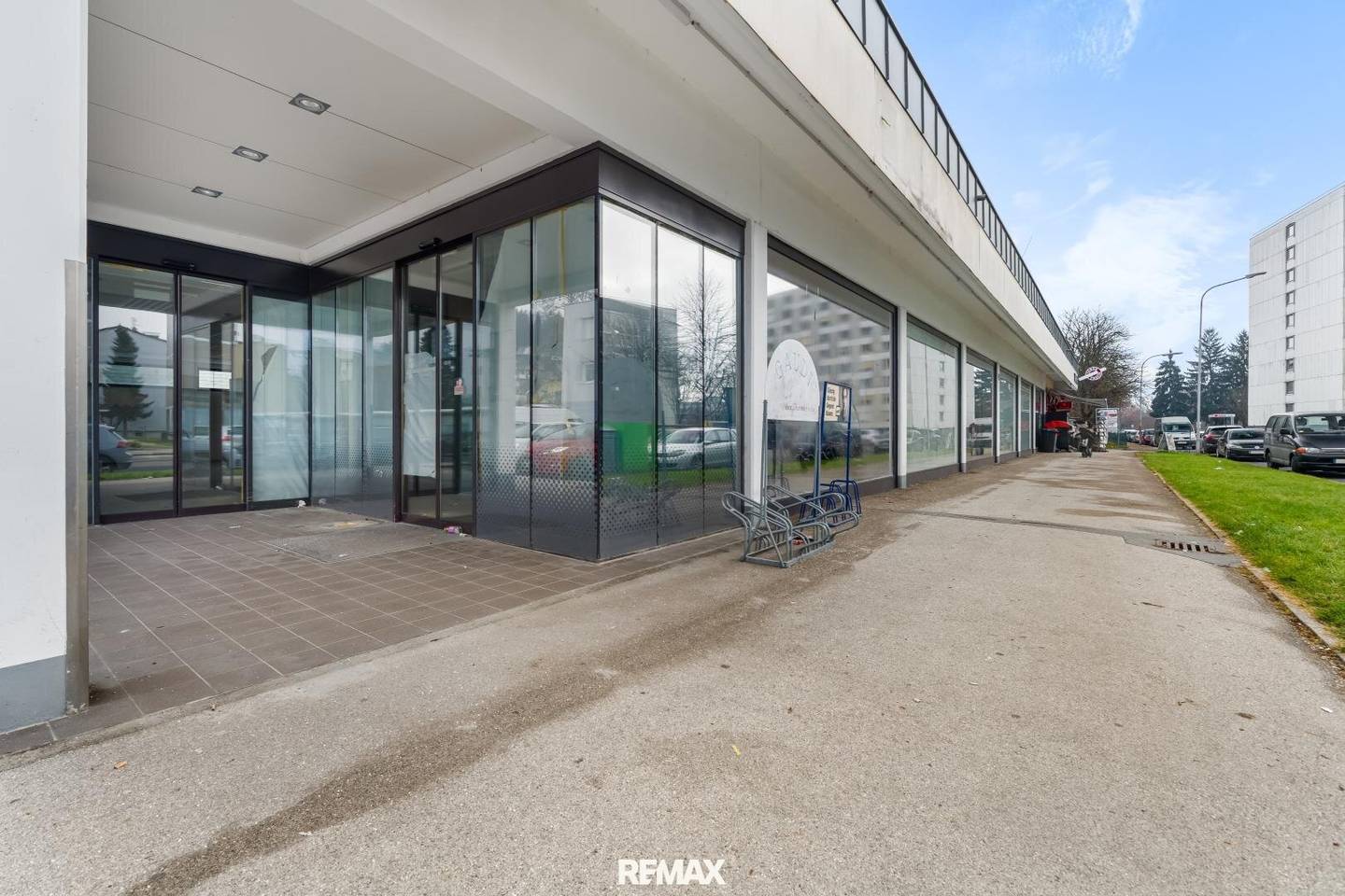 Spacious Retail Unit with Storage in Feschnig