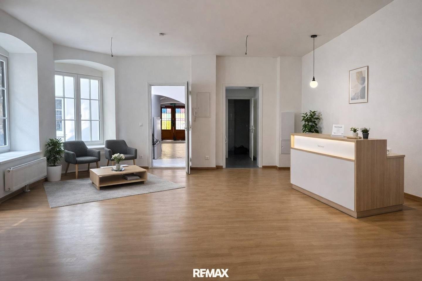 Retail space with courtyard terrace in prime city centre location