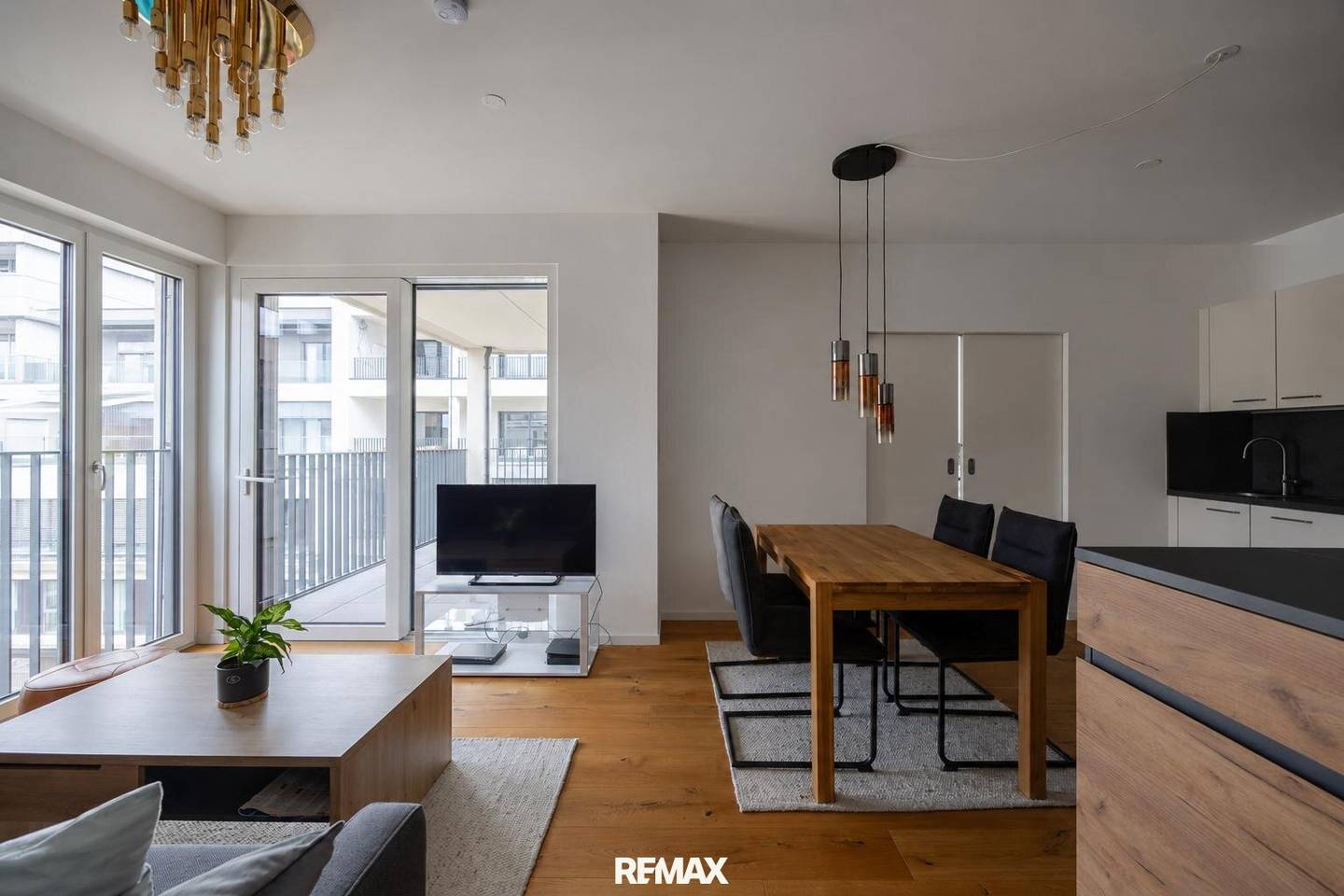 Neubauwohnung mit Terrasse und Tiefgarage im MaxPalais