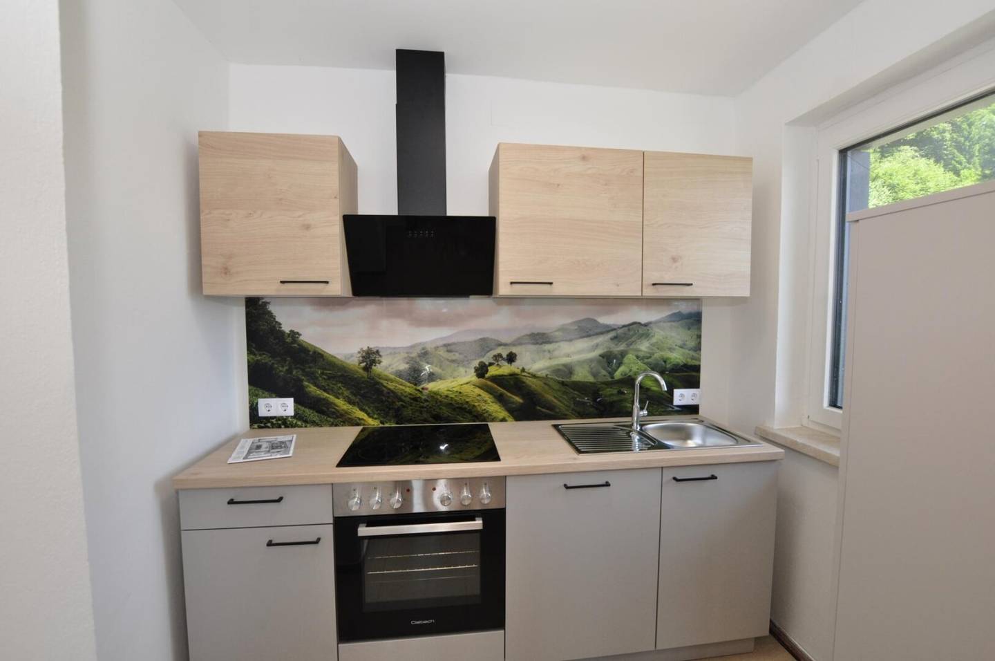Helle Wohnung mit Weitblick und Einbauküche