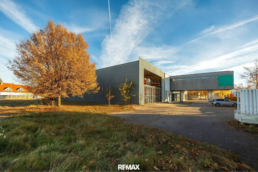 Gewerbegrundstück mit Lagerhalle und Büroflächen