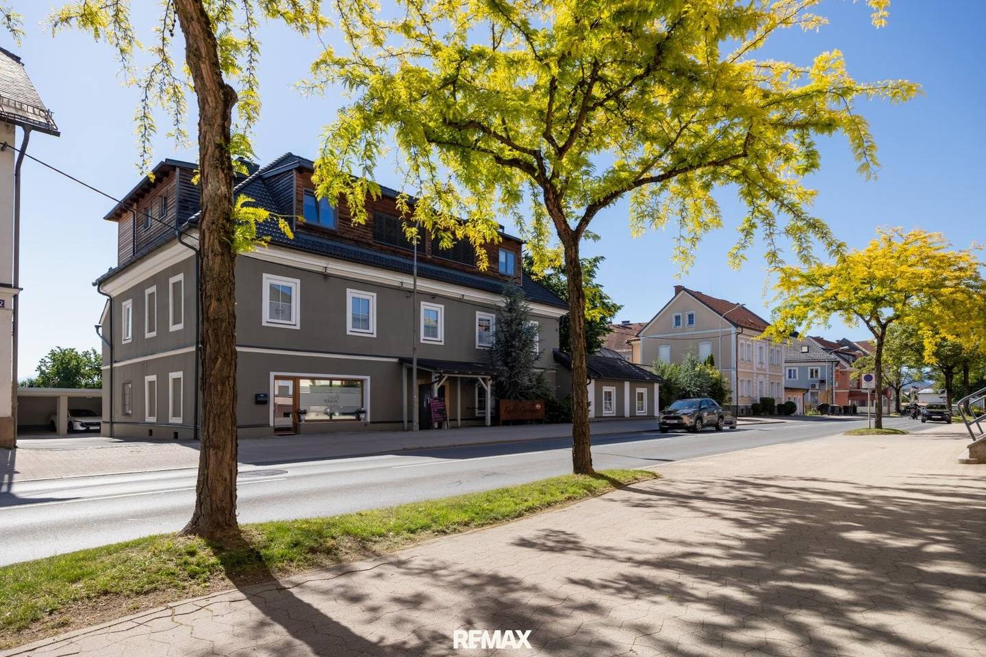 Modernisiertes Mehrfamilienhaus mit Gastgarten und Loftwohnung