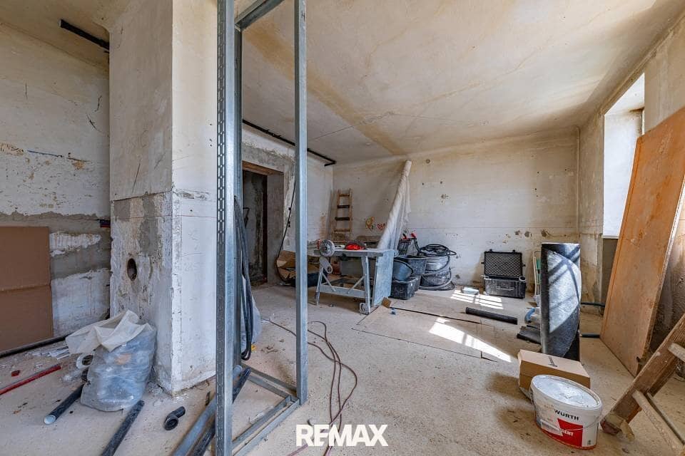 Rohbau Einfamilienhaus mit großem Grundstück