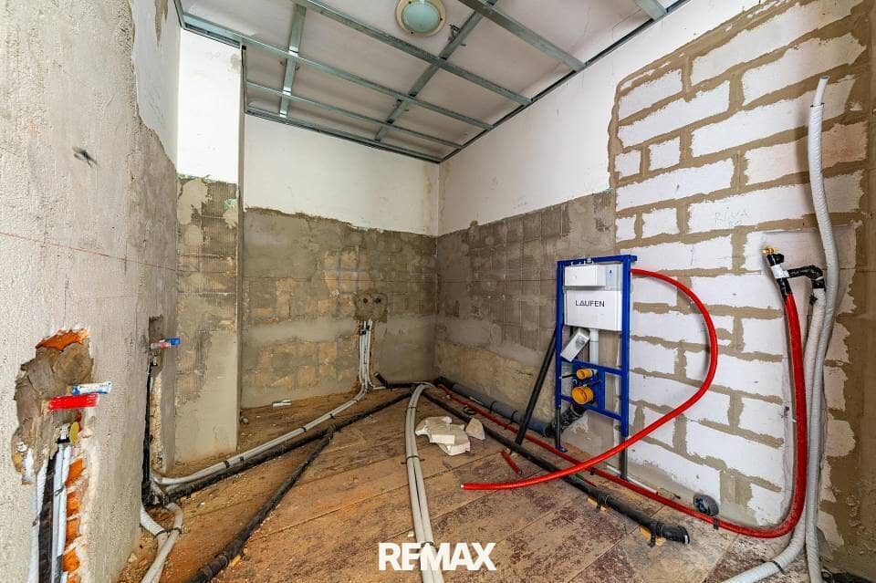 Rohbau Einfamilienhaus mit großem Grundstück