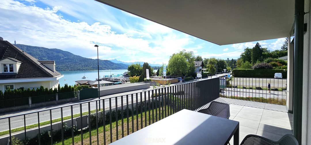 Neubauwohnung mit Balkon und Seeblick