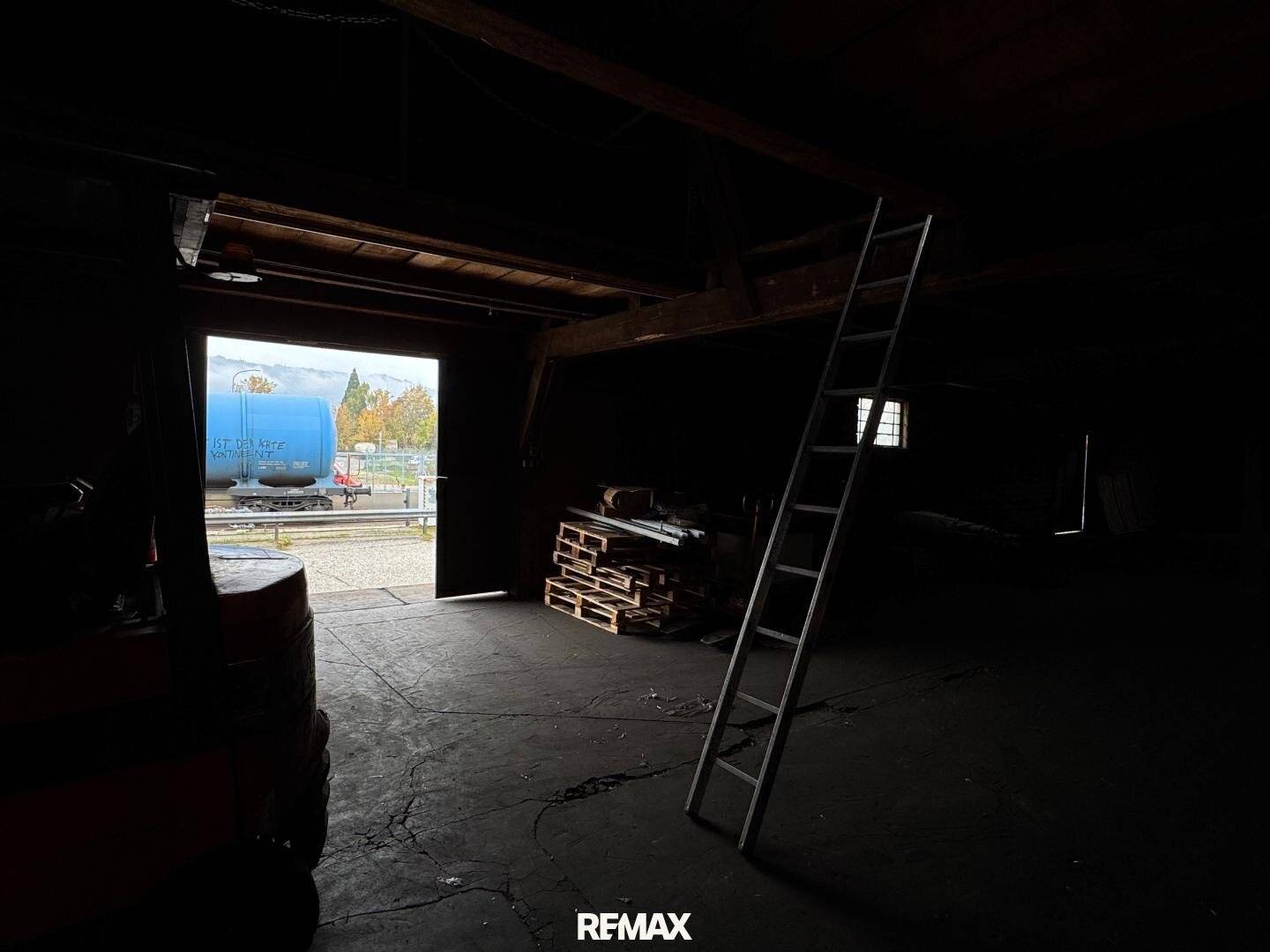 Warehouse with Rail Access at Freight Station
