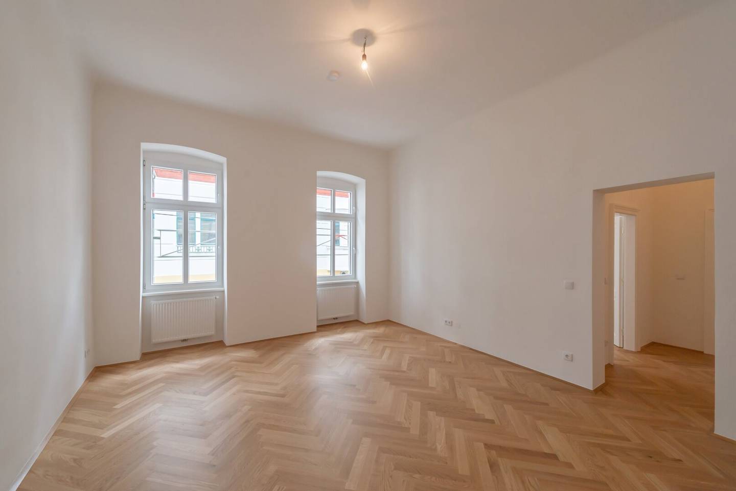 Generalsanierte Altbauwohnung mit Aufzug und ruhiger Hoflage