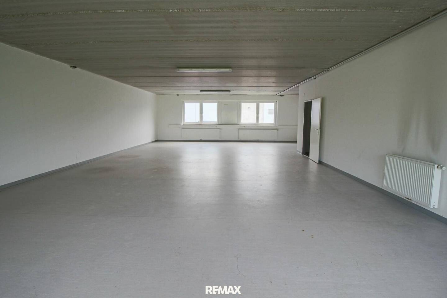 Commercial space with high visibility and highway access