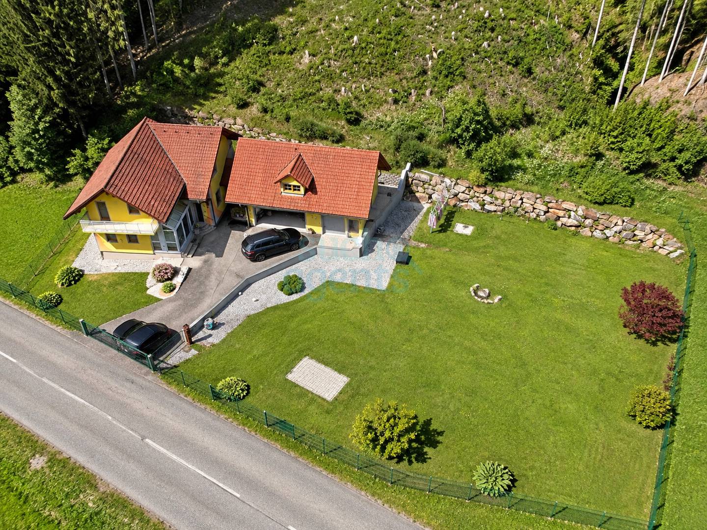 Einfamilienhaus mit Garten und Terrasse in ruhiger Lage