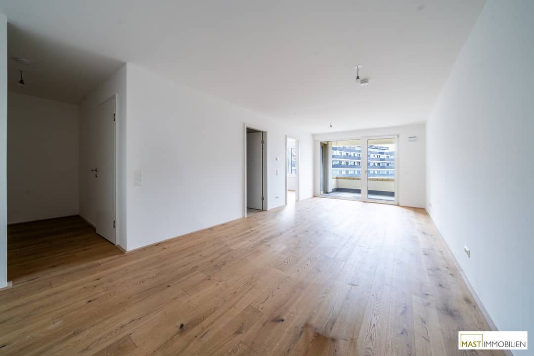Helle Neubauwohnung mit Loggia und Balkon