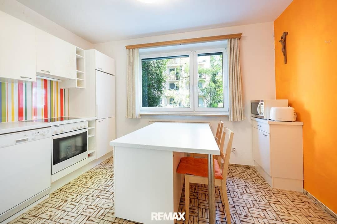 Clearly laid out apartment with balcony near the university