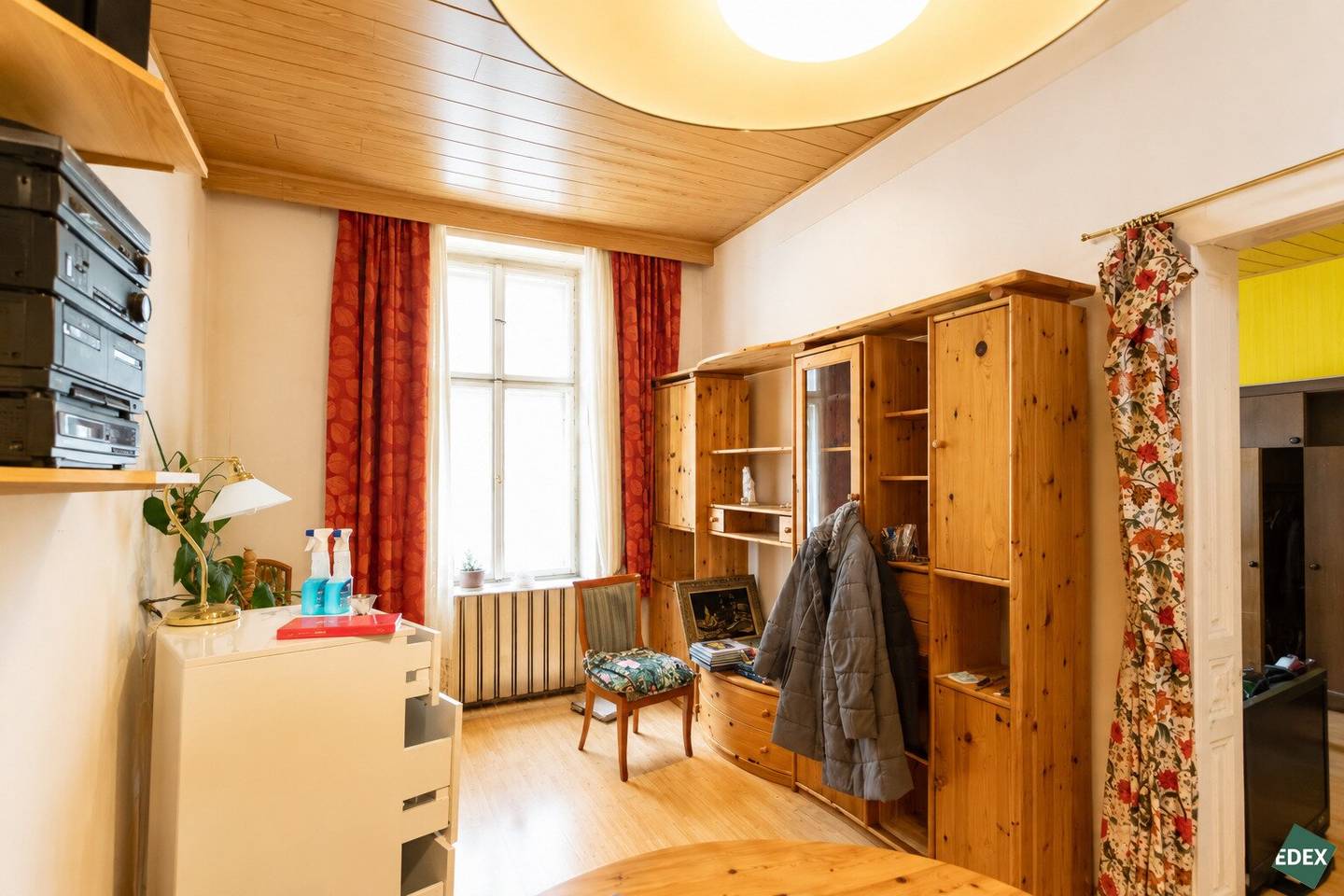Renovation-Ready Altbau Apartment with Separate Kitchen near Westbahnhof