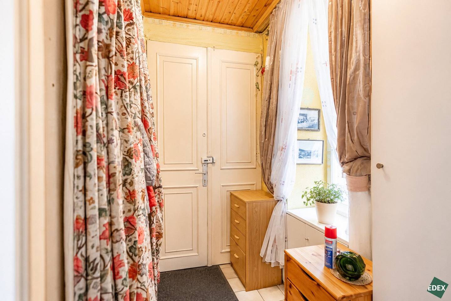 Renovation-Ready Altbau Apartment with Separate Kitchen near Westbahnhof
