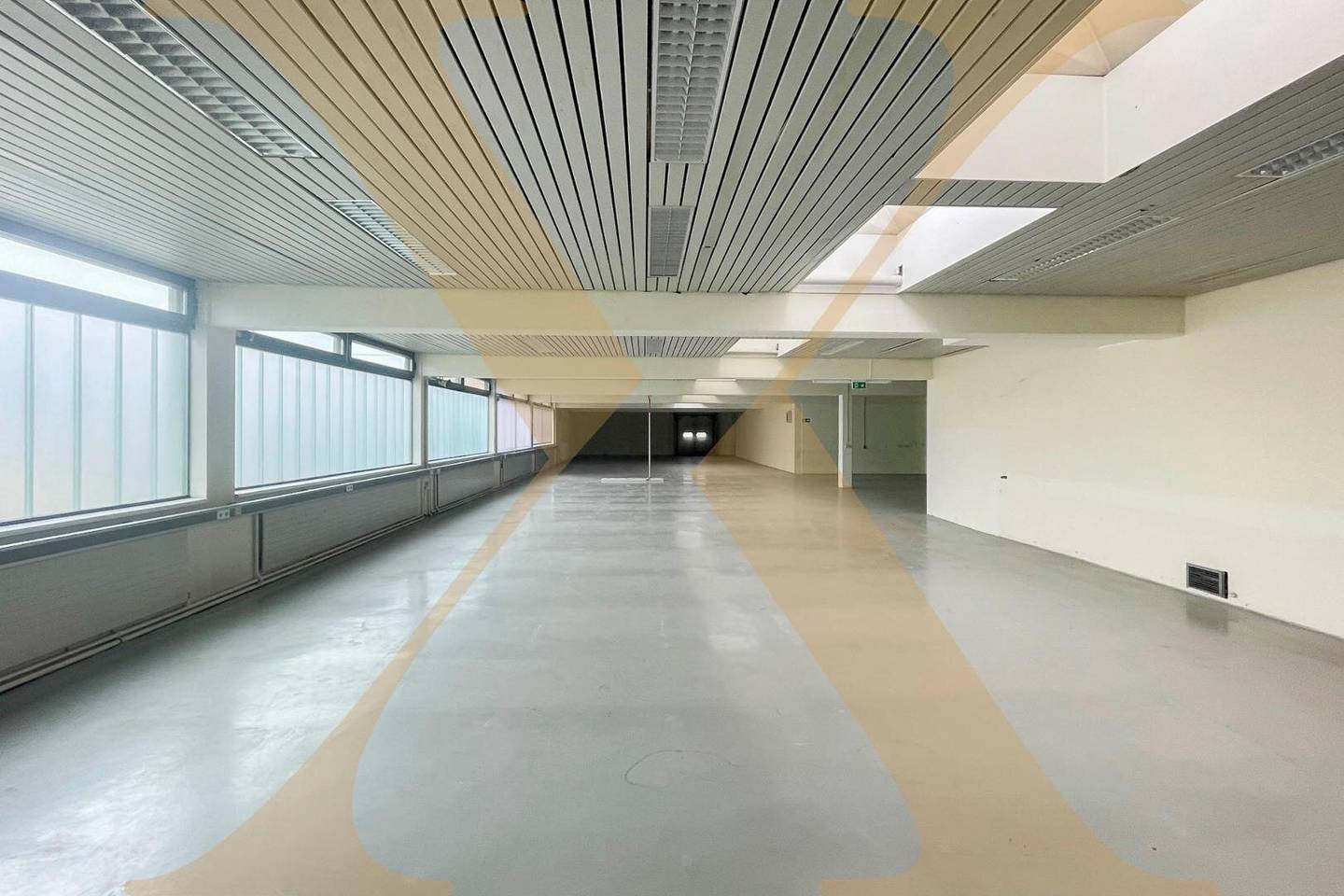 Ground floor warehouse space in Pasching for rent Divisible