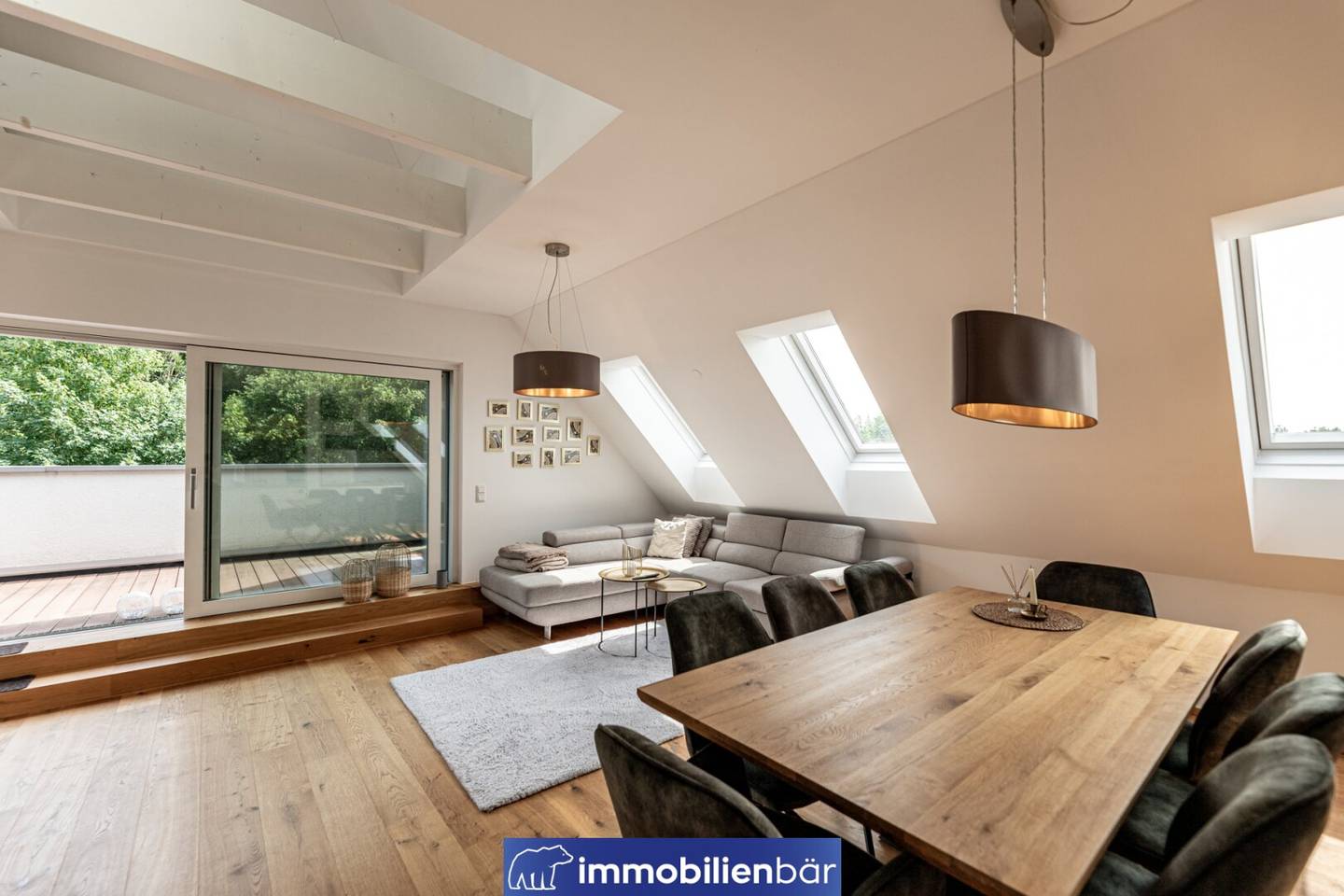 Charmantes Schlossmaisonette mit Balkon und Parkett