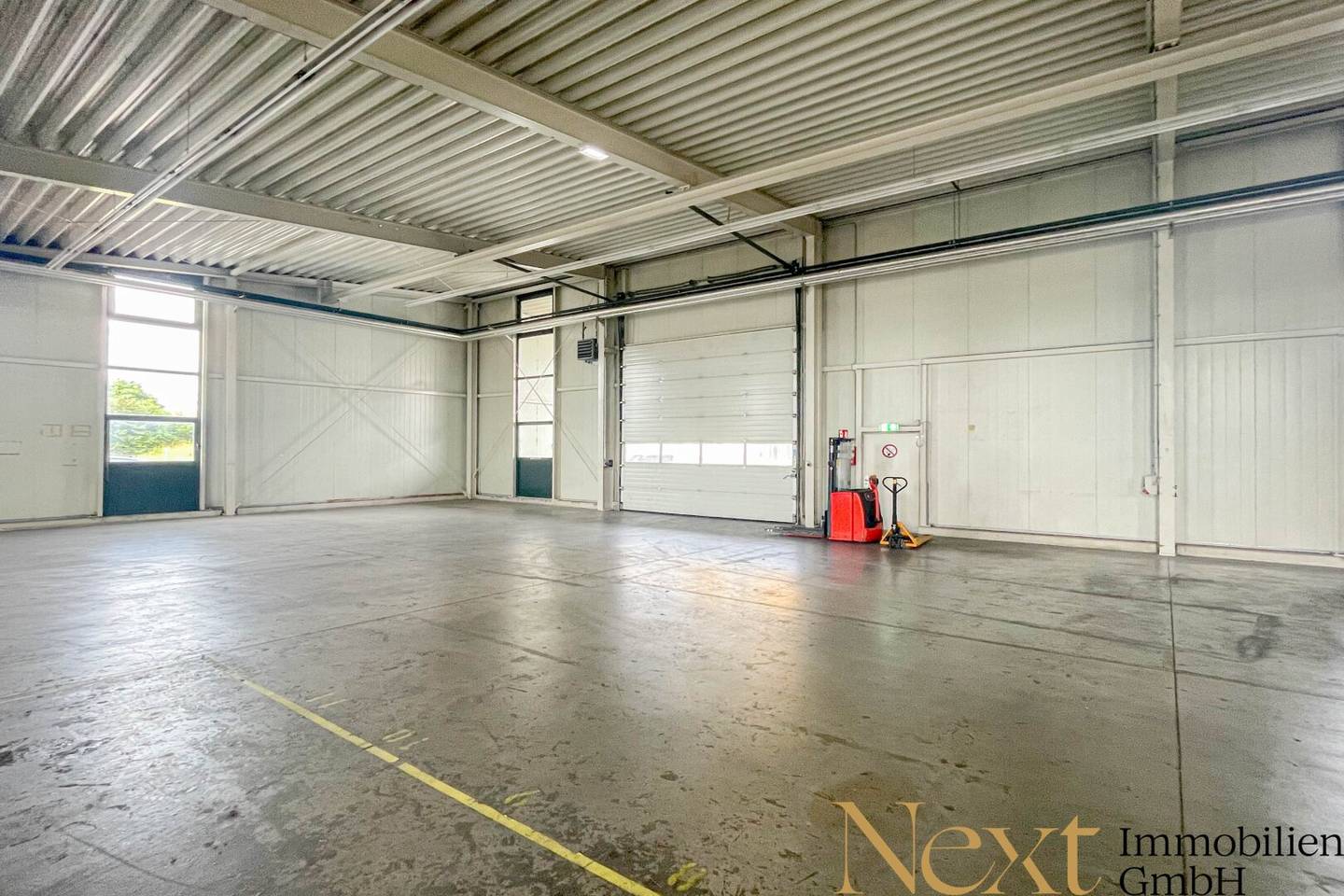 Versatile production and storage hall in a well-connected location in Hörsching for rent