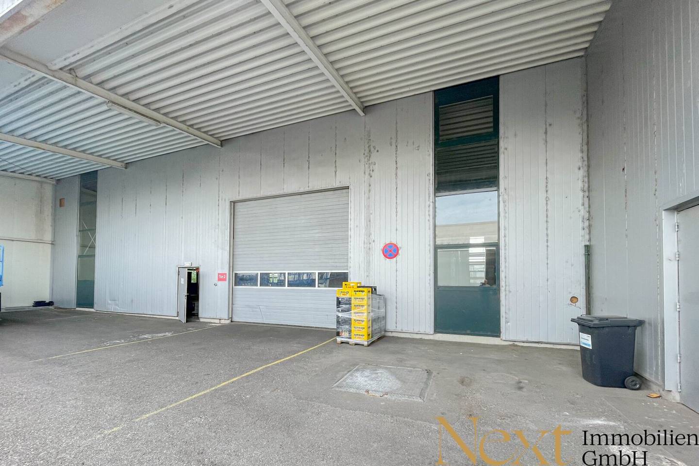 Versatile production and storage hall in a well-connected location in Hörsching for rent