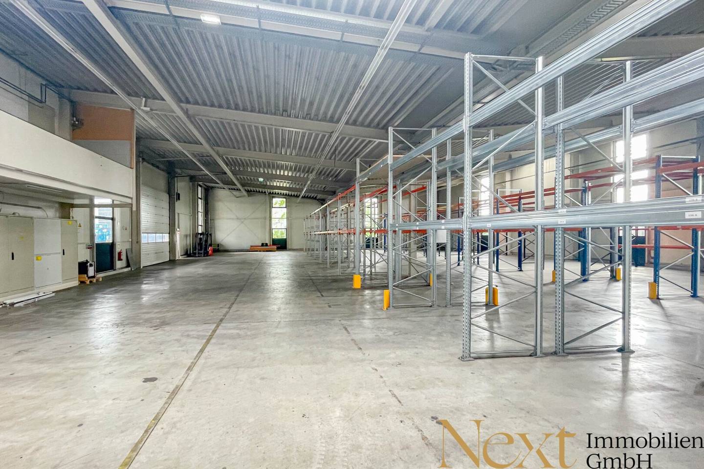 Versatile production and storage hall in a well-connected location in Hörsching for rent