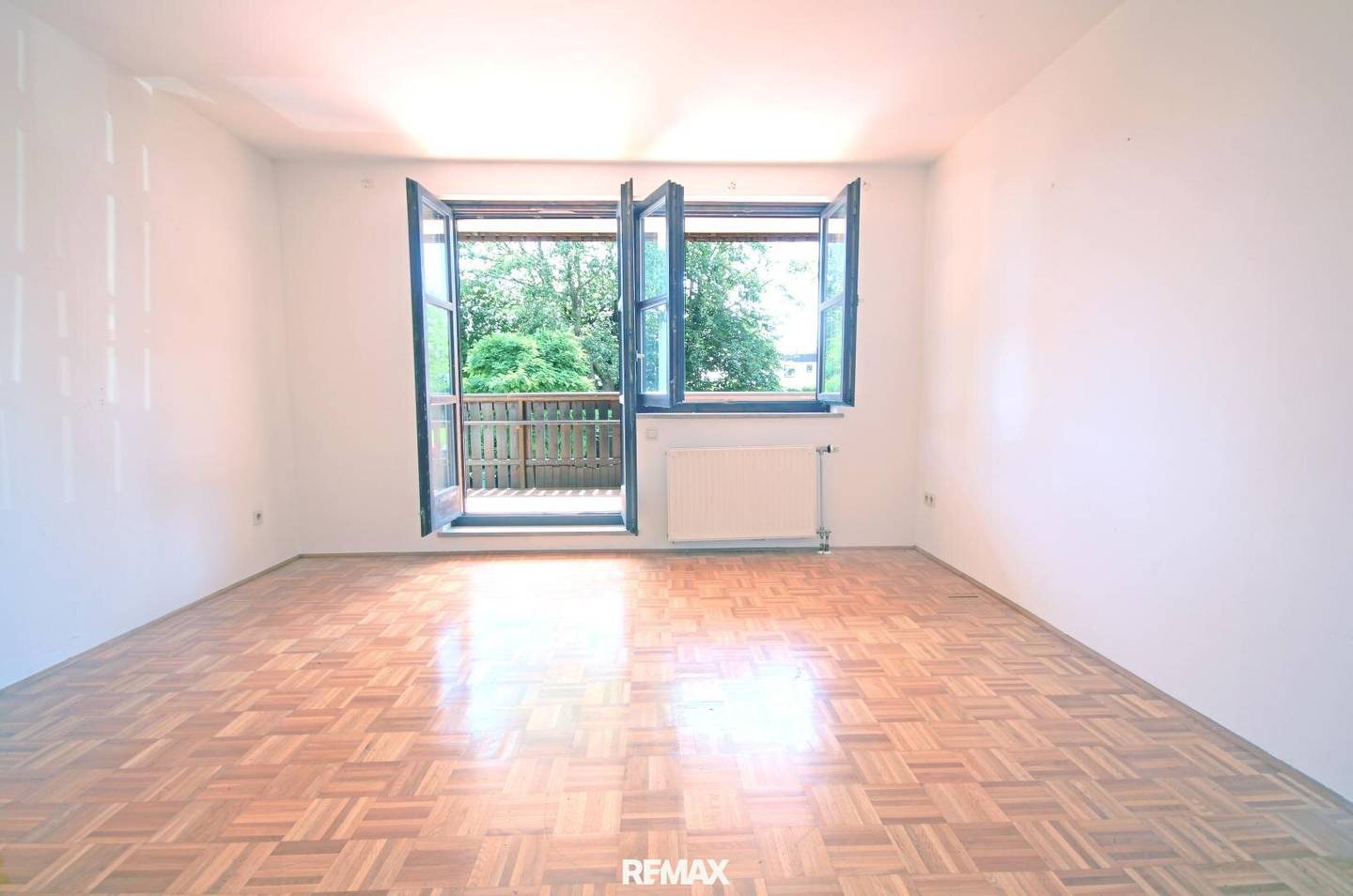 Spacious Apartment with Balcony Terrace and Winter Garden in Salzburg
